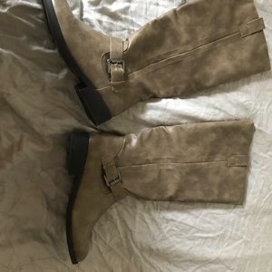 BUCKLE RIDING BOOT
